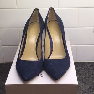 Anne Taylor size 8 Cynthia Suede Pump 379960